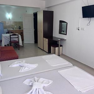 Studio Lit King-Size